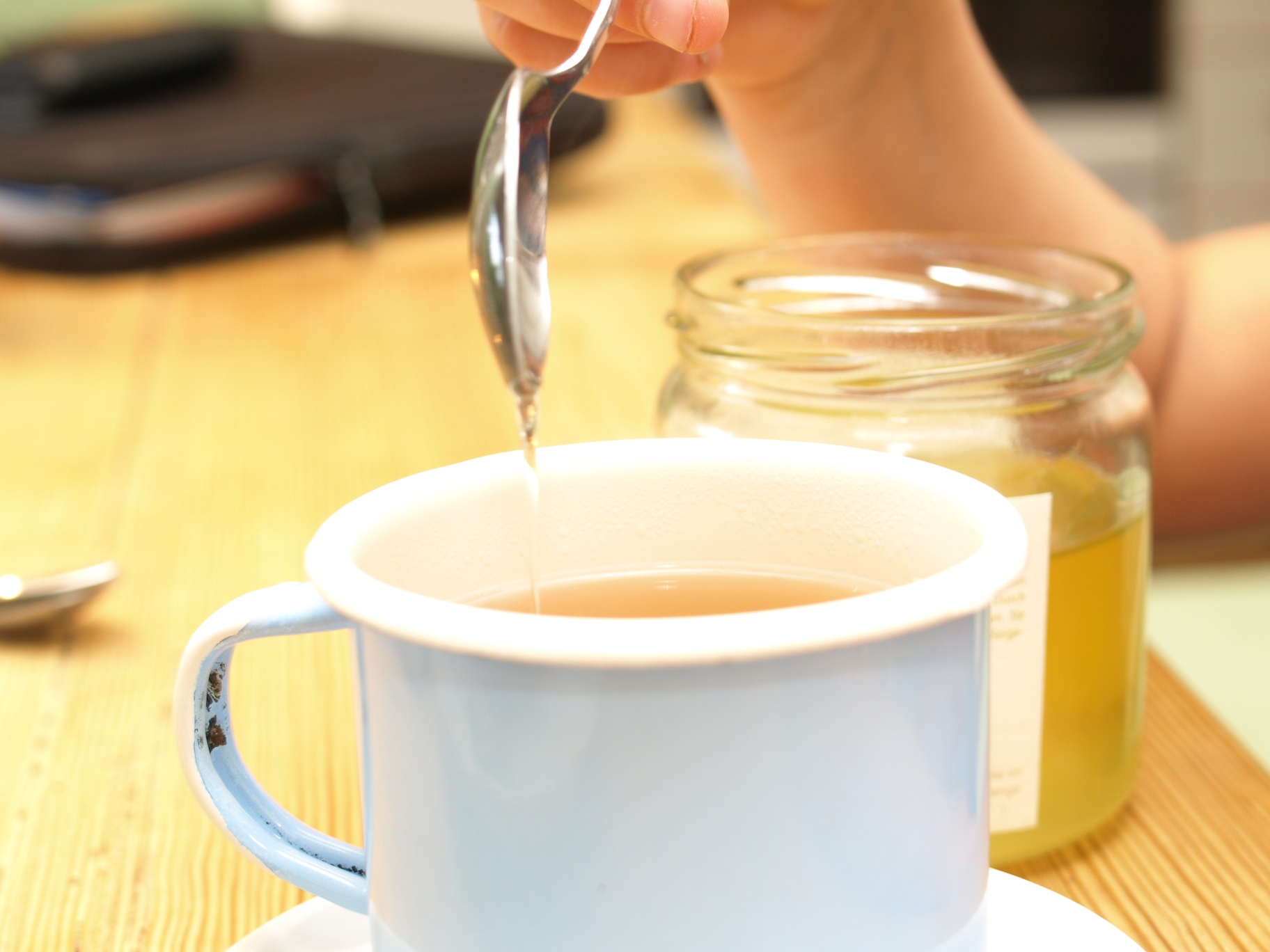 Tee gegen Sommerschnupfen: Apfel-Zitrone-Honig » Wie sieht&amp;#39;s denn hier aus?